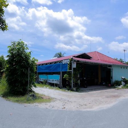 Oyo 2692 Penginapan Mba Ros Banjarbaru Esterno foto