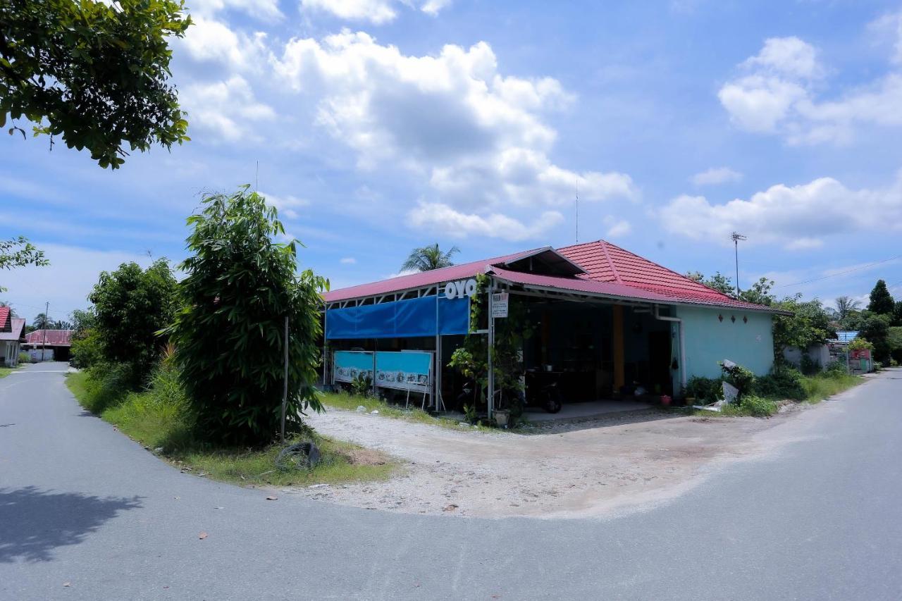Oyo 2692 Penginapan Mba Ros Banjarbaru Esterno foto
